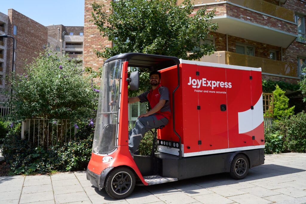 Joybuy JoyExpress courier inside the electric cargo bike
